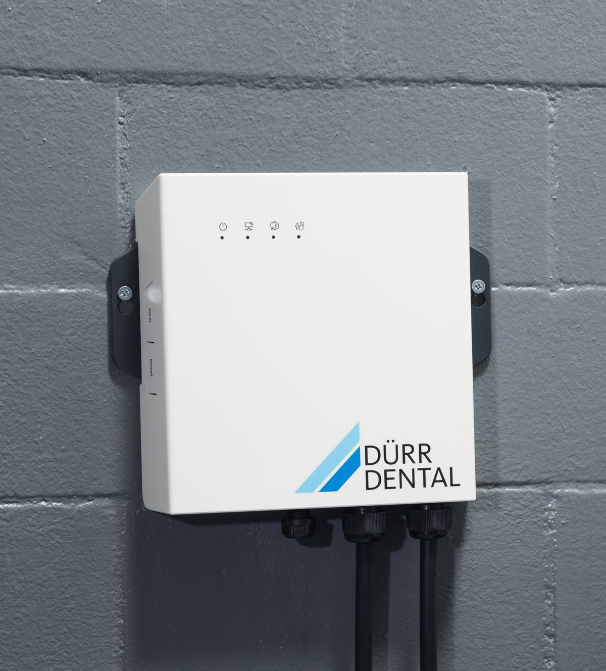The Connect Box from DÜRR DENTAL allows you to integrate existing devices in your VistaSoft Monitor setup that do not offer intrinsic network capability