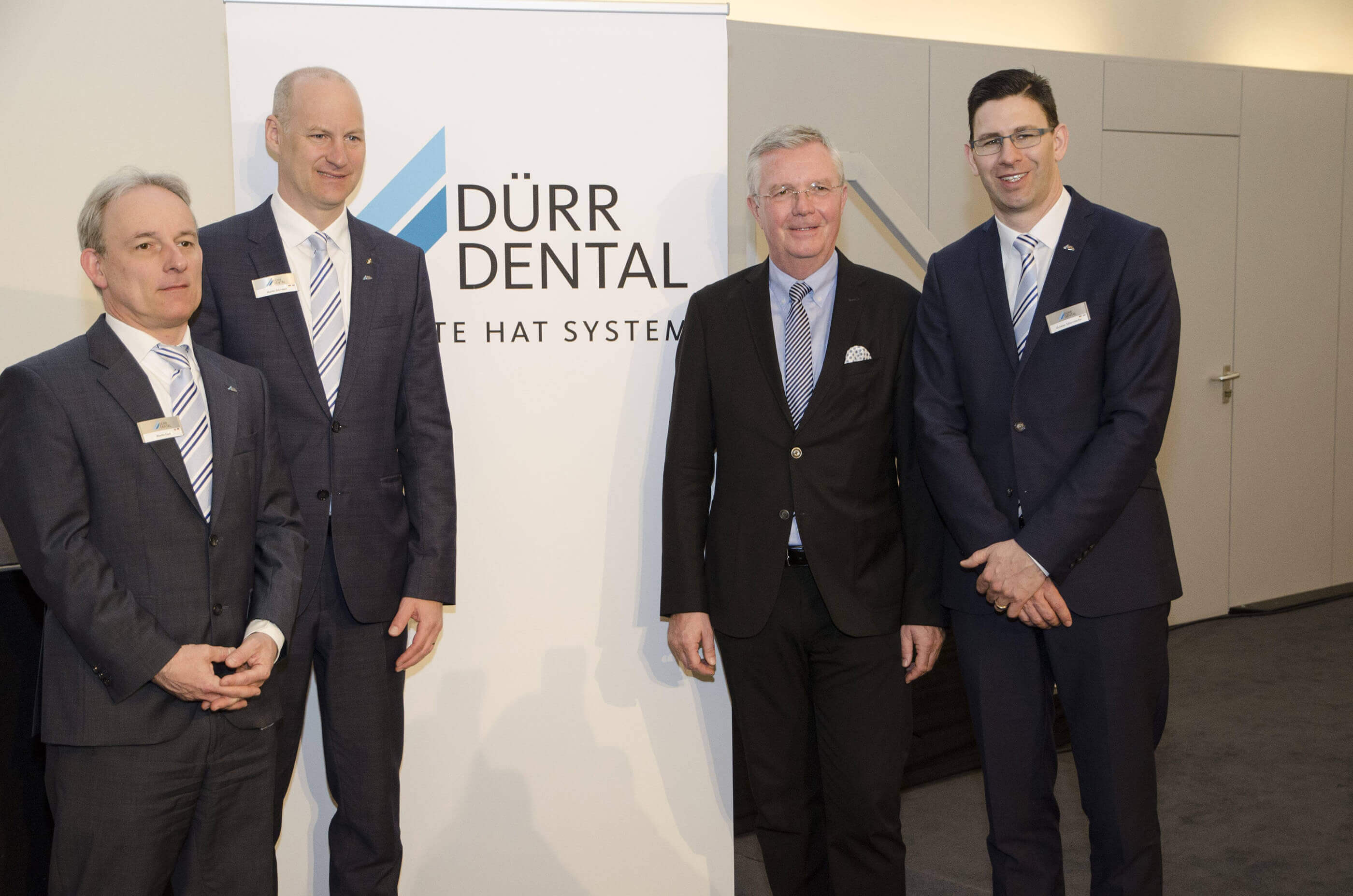 Dr. Martin Koch (Director Technical Academy), Martin Dürrstein (CEO von Dürr Dental), Prof. Dr. Dr. Michael ten Hompel und Christian Schorndorfer (Executive Director Dürr Dental Global GmbH)